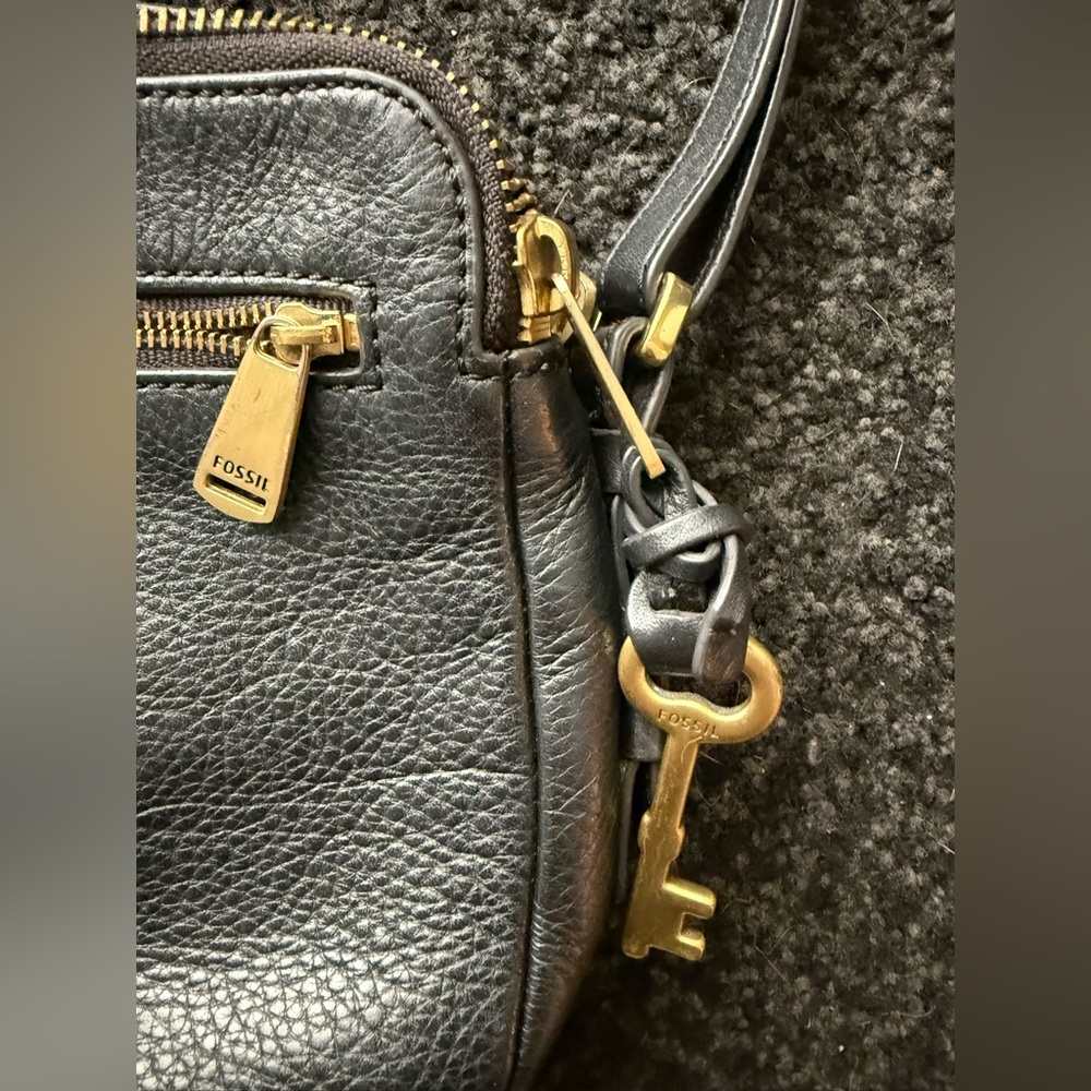 Fossil Black piper toaster pebbled Leather Crossbody with Gold Accents - Picture 12 of 16